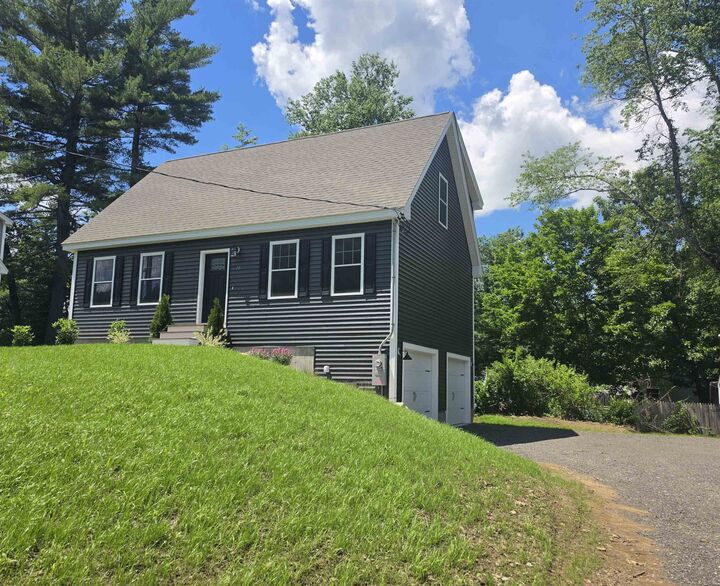 Property Photo:  10 Phyllis Avenue  NH 03077 