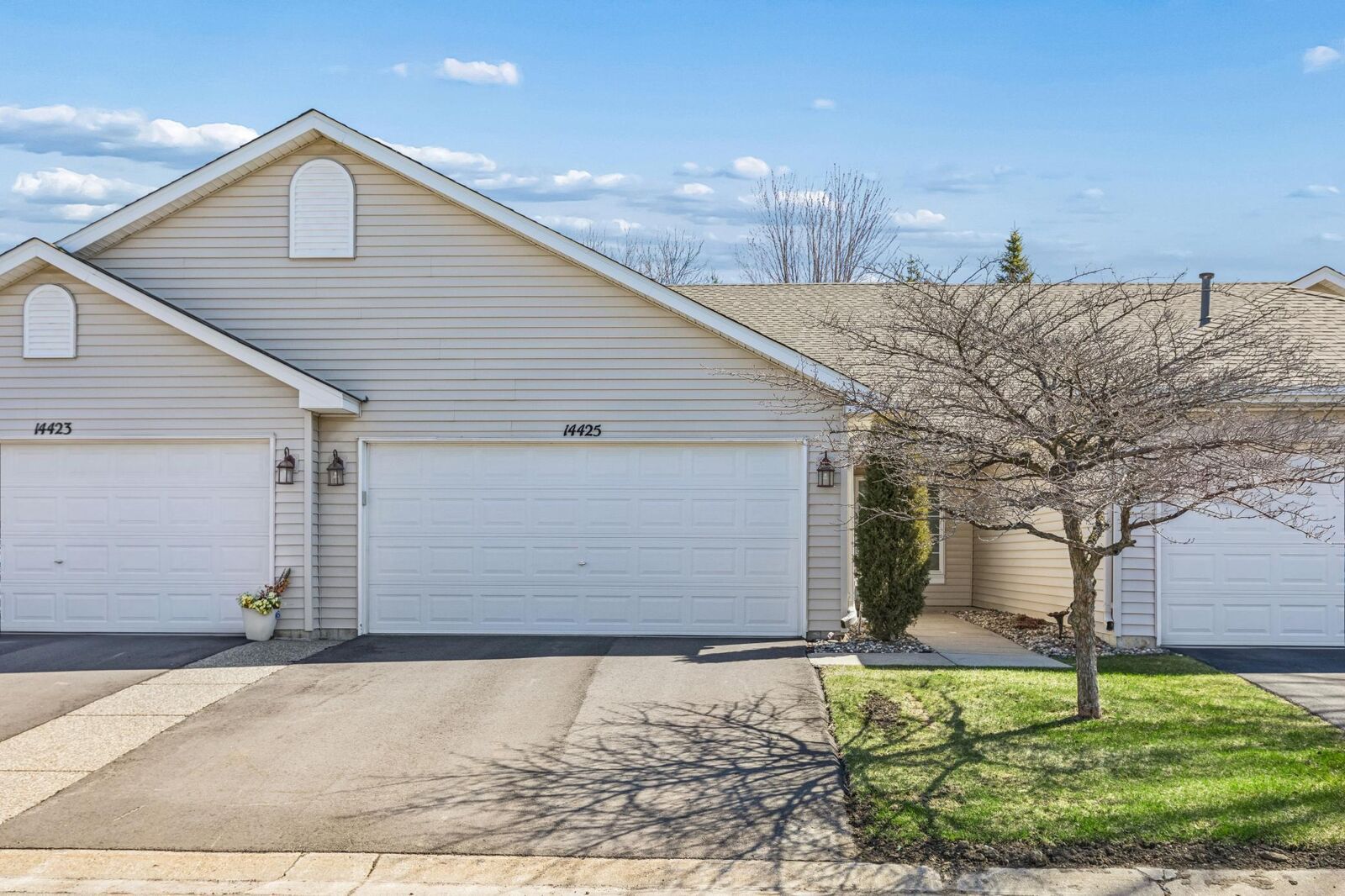 Property Photo:  14425 Edgewood Avenue  MN 55378 