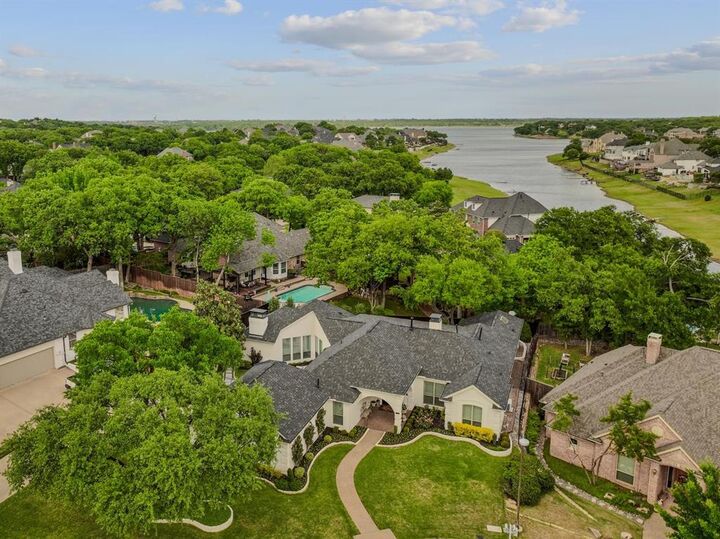 Property Photo:  615 Timber Way  TX 75077 