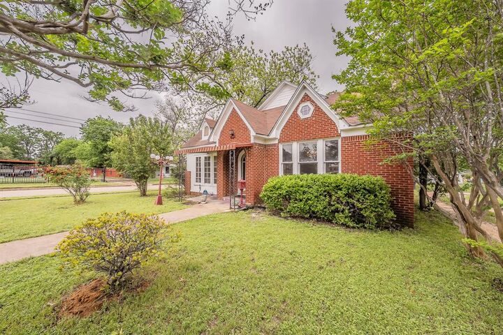Property Photo:  1500 Proctor Avenue  TX 76708 