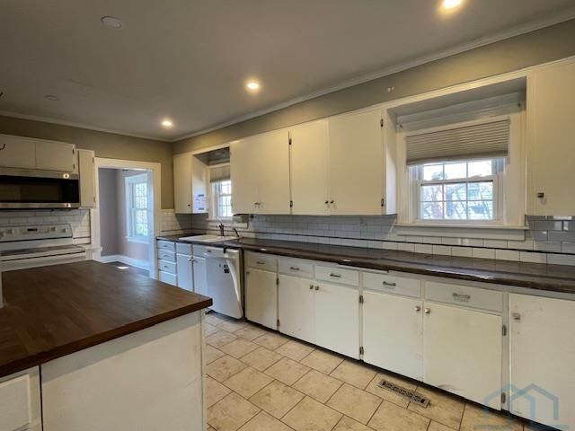 Property Photo:  219 36th St  IA 51104 