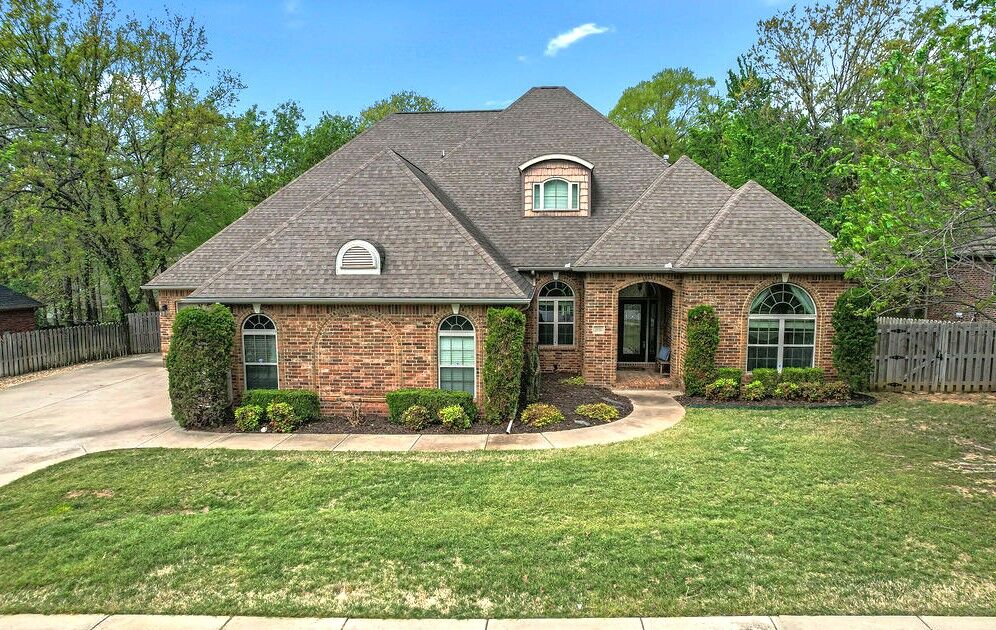Property Photo:  2737 N Signet Place  AR 72703 