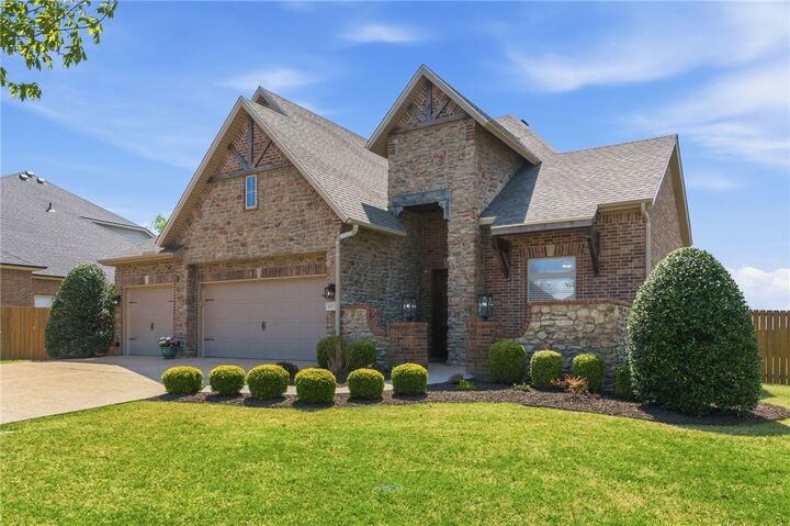 Property Photo:  1605 SW Rosedale Avenue  AR 72713 