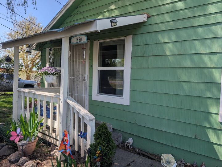 Property Photo: 1850 Hope Street OR 97603