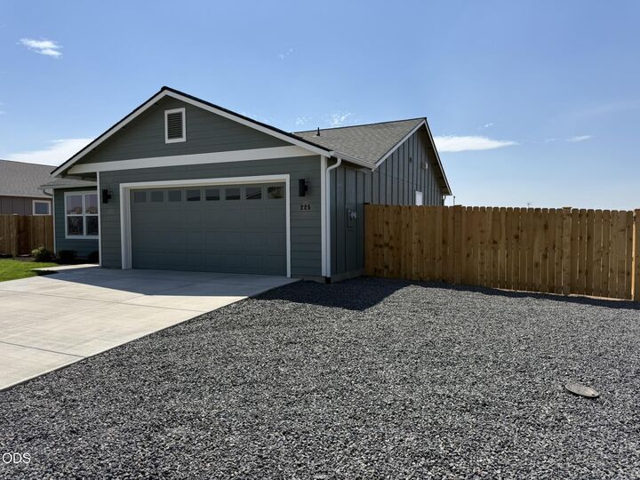 Property Photo:  225 SE Peppermint Loop 3  OR 97734 