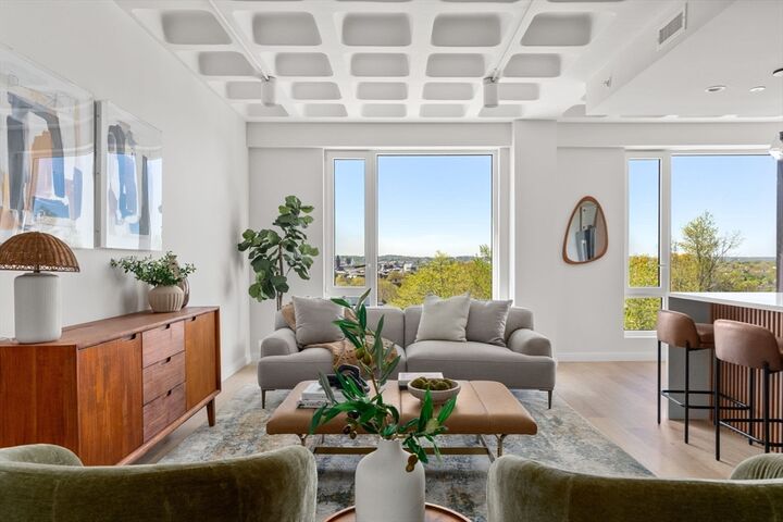 Property Photo:  125 Lowell Street 402  MA 02143 