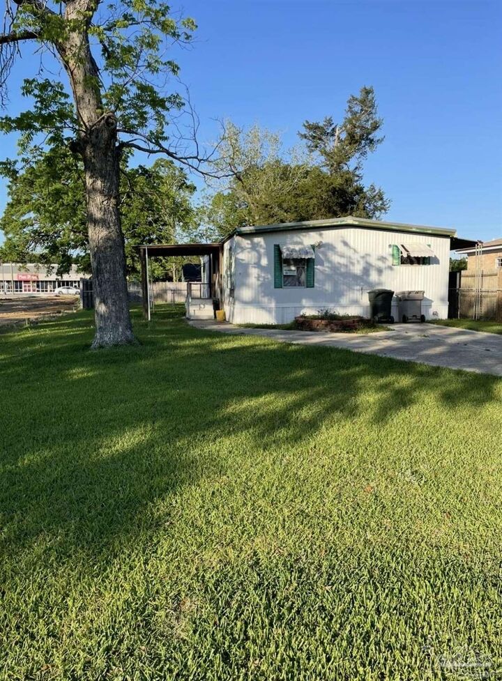 Property Photo:  13 Sioux Trl  FL 32506 