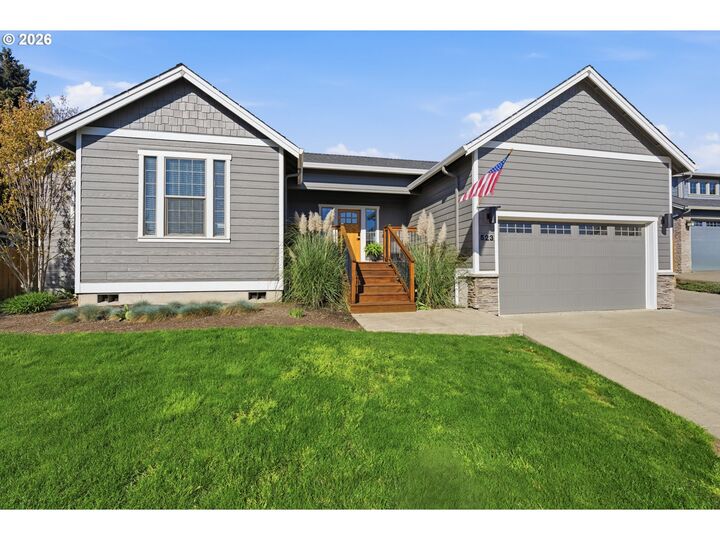 Property Photo: 523 N 8th Pl OR 97111