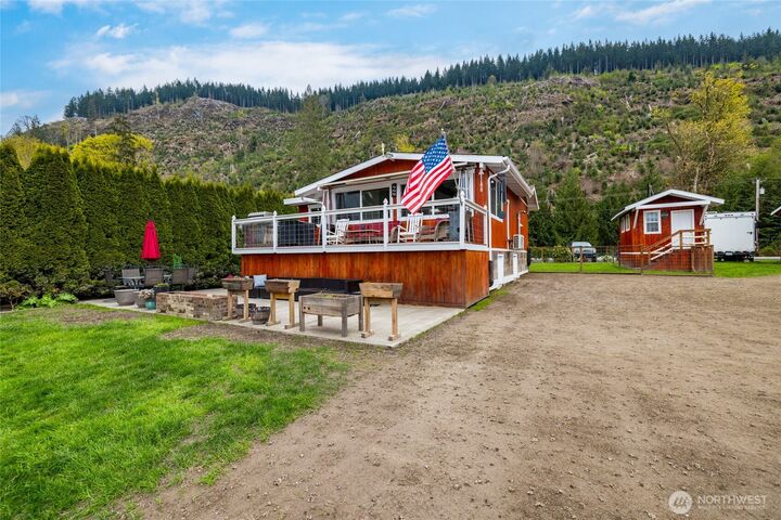 Property Photo:  24401 S Skagit Hwy  WA 98284 