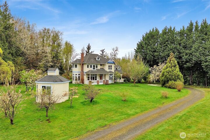 Property Photo:  220  Russet Avenue  WA 98264 