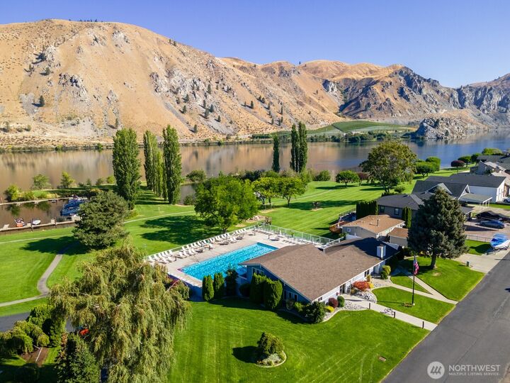 Property Photo:  215 W Marine View Place  WA 98843 