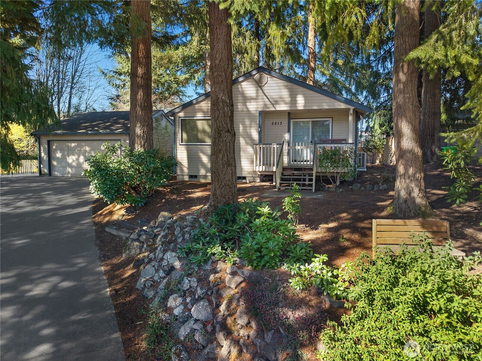 Property Photo:  2813  Aberdeen Court SE  WA 98501 