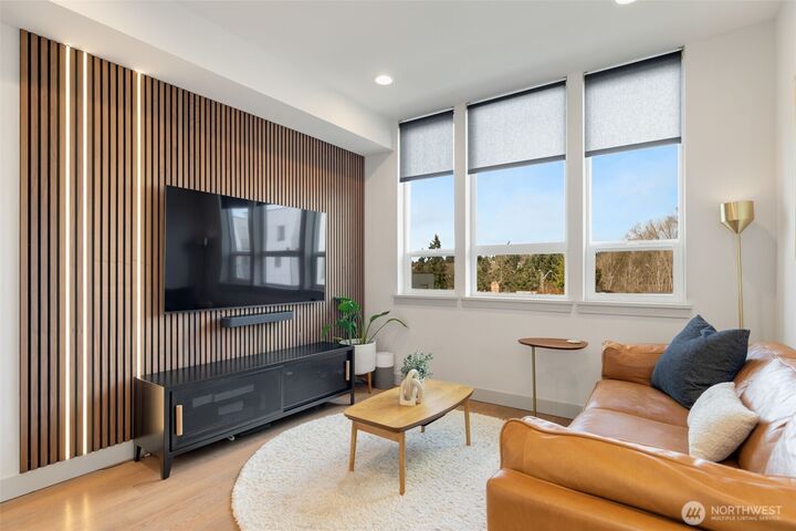 Property Photo:  5030  Sand Point Place NE B  WA 98105 