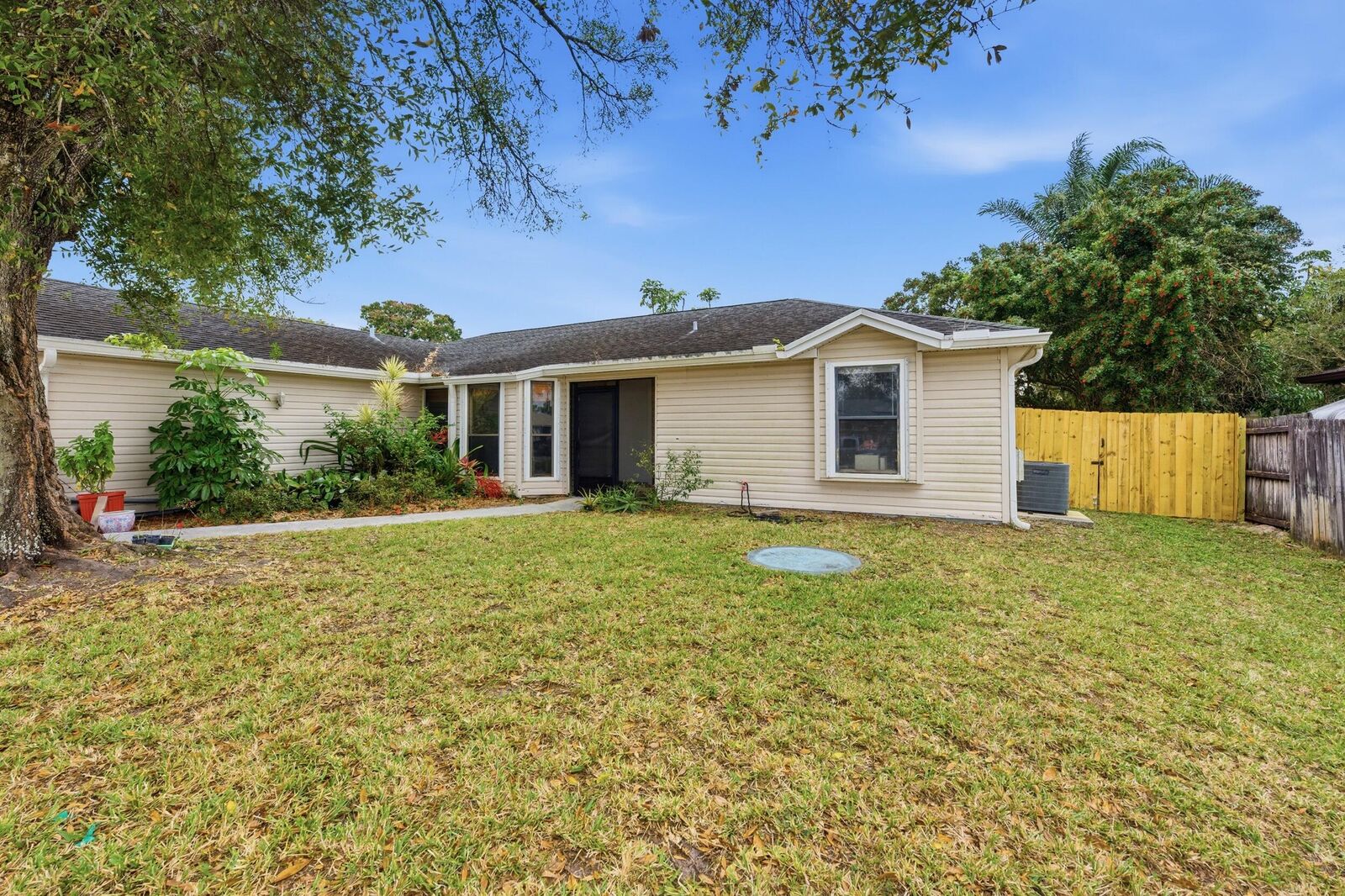 Property Photo: 1258 SW Cynthia Street FL 34983