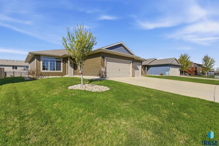Property Photo:  2809 S Keyrell Dr  SD 57106 