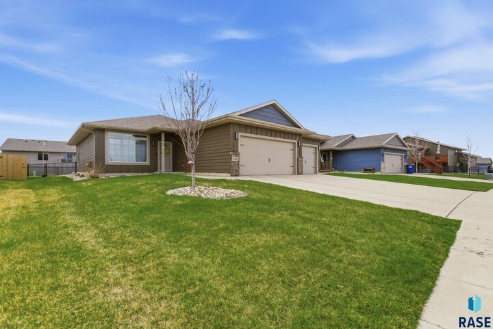 Property Photo:  2809 S Keyrell Dr  SD 57106 