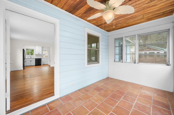 Property Photo:  36 Park Ave  FL 32084 