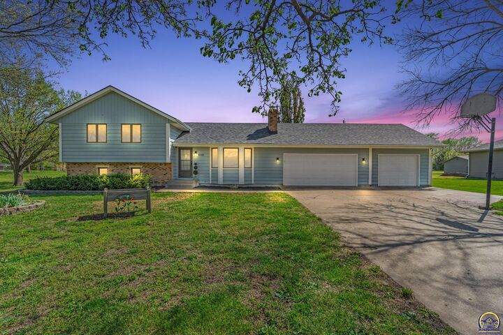 Property Photo:  8121 SW 24th St  KS 66614 