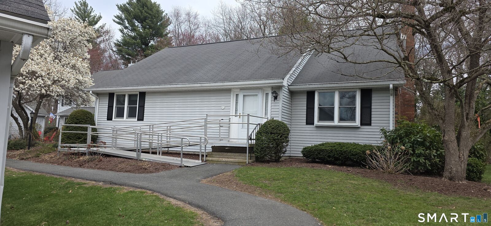 Property Photo:  96 Oldefield Farms Road 96  CT 06082 