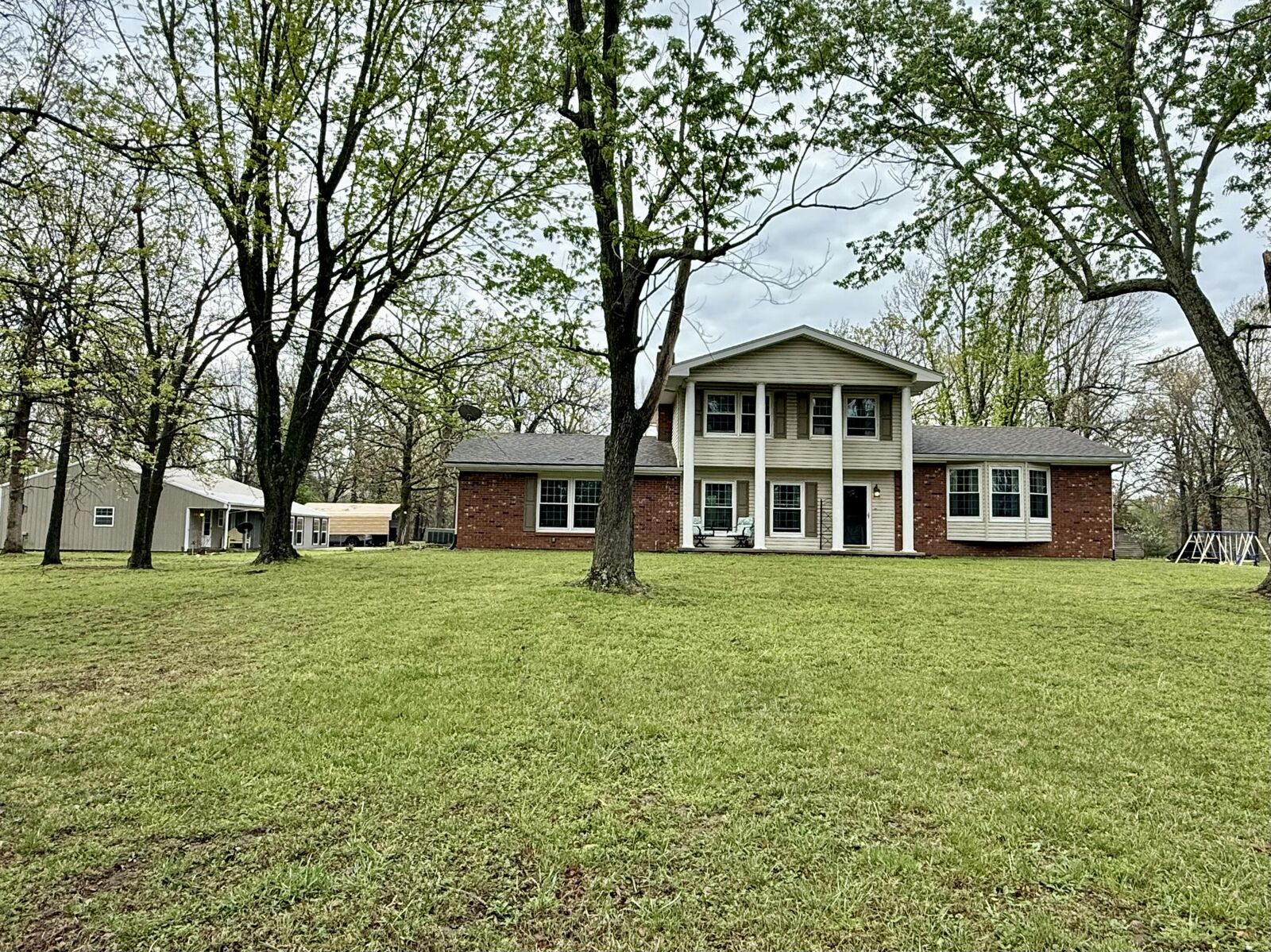 Property Photo:  