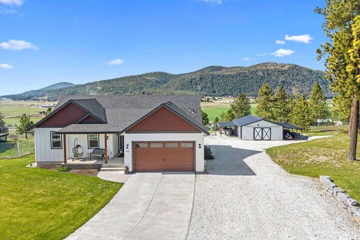 Property Photo:  305 Maven Way  WA 99109 