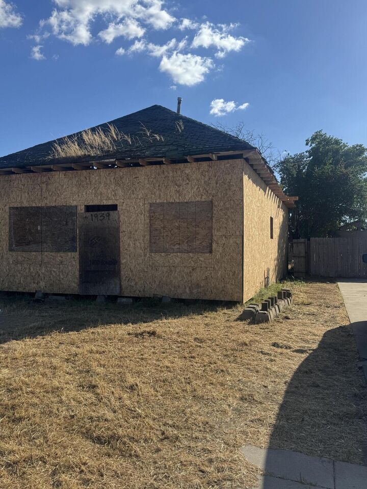 Property Photo:  1939 Bauder Street  CA 93662 