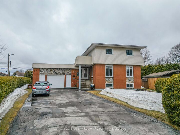 Property Photo:  35 Chateau Terrace  ON P2B 1X6 