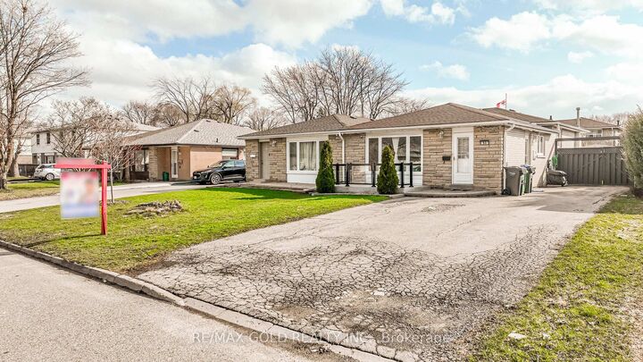 Property Photo: 53 Davenport Crescent ON L6T 3L5