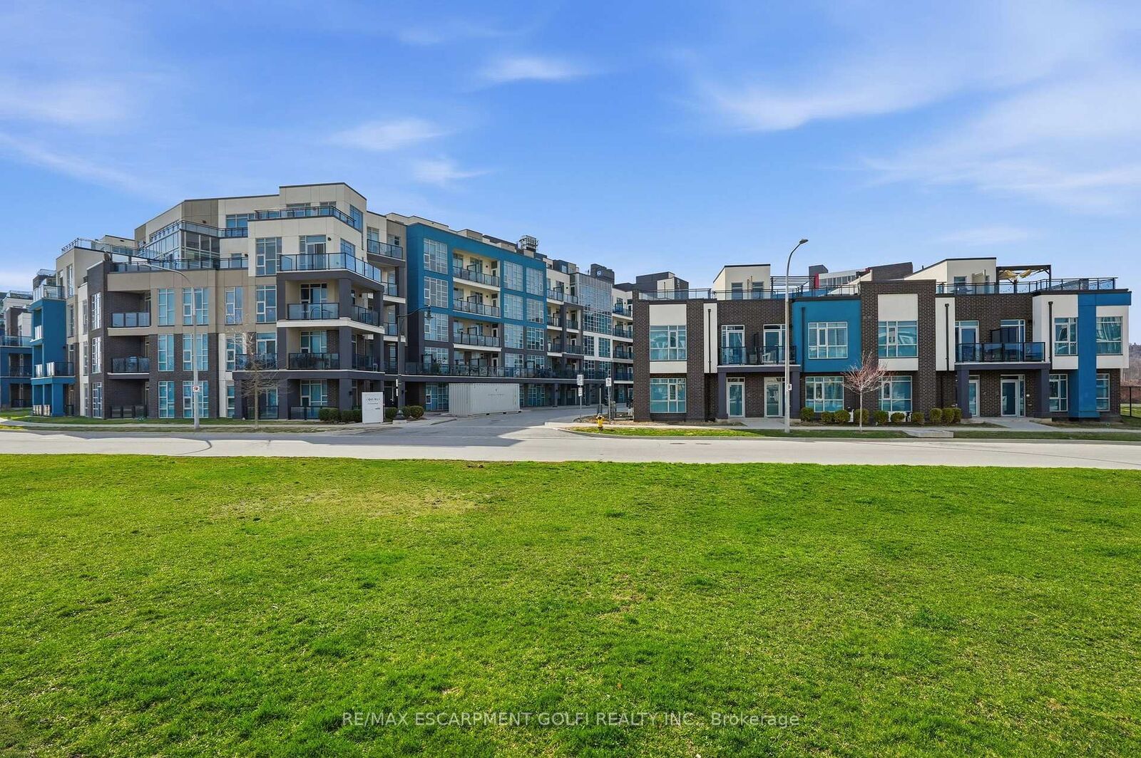 Property Photo: 10 Concord Place 304 ON L3M 0G6