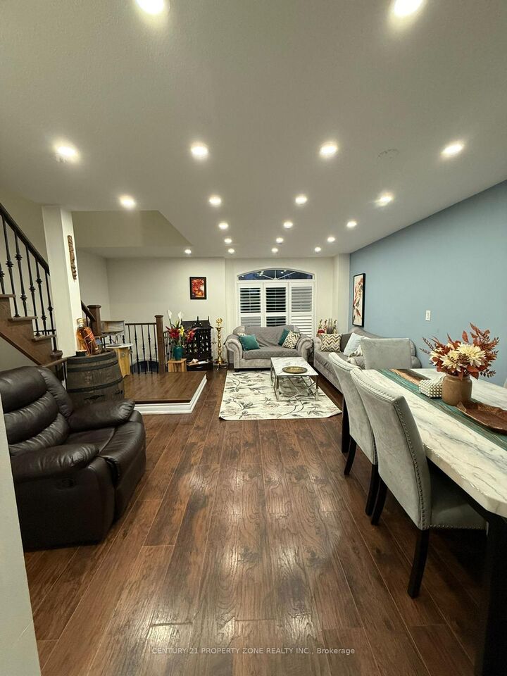 Property Photo:  321 Aspendale Crescent  ON L5W 0E7 