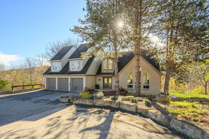 774 Old Dundas Road — photo 1