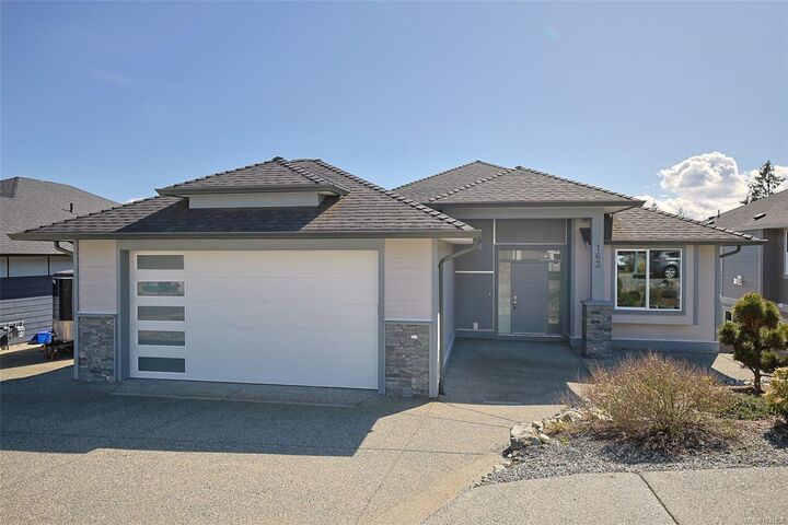 163 Golden Oaks Cres — photo 1