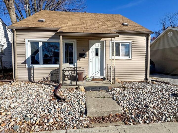 17 McNaughton Avenue — photo 1