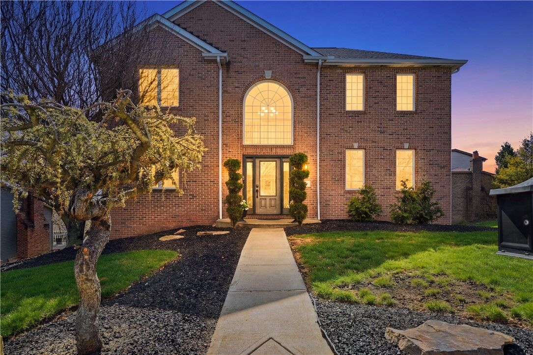 Property Photo:  33 Mason Dr  PA 15108 