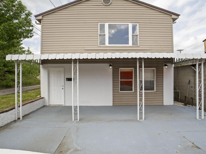 Property Photo:  400 Crump Street  KY 41169 