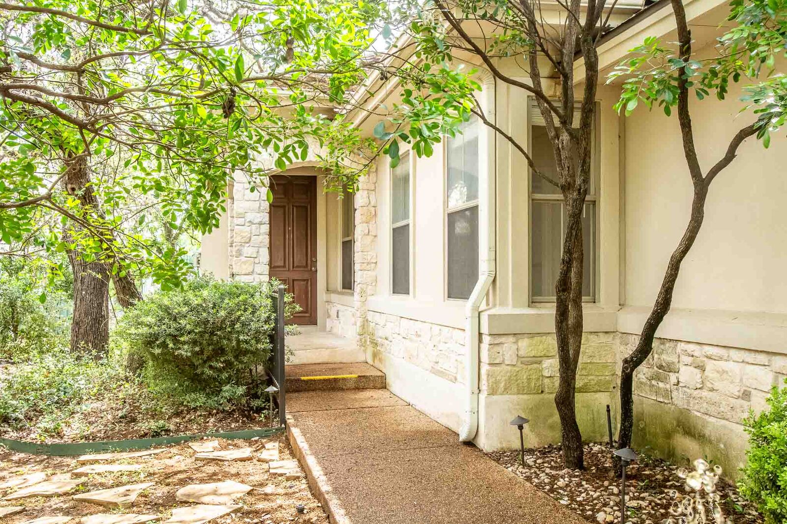 Property Photo:  5800 Courtyard Drive 2  TX 78731 