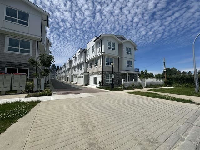 Property Photo: 8181 135A Street 3 BC V3W 3N8