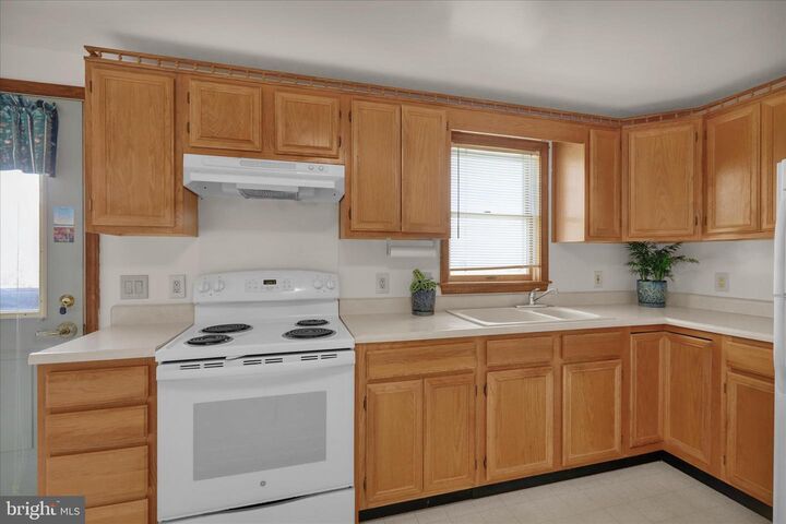 Property Photo:  555 Honeysuckle Court  PA 17963 