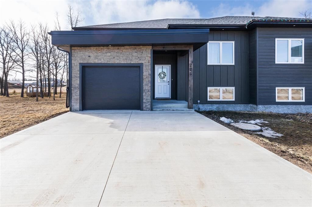 Property Photo:  224 Barkman Avenue  MB R0A 0V0 