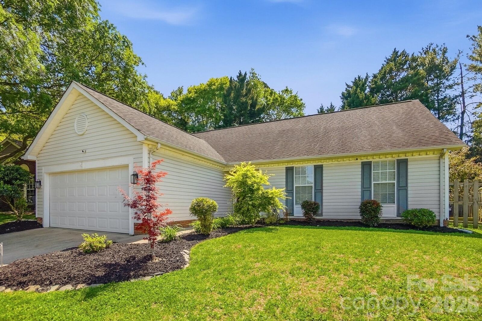 Property Photo: 3419 Pondridge Court NC 28269