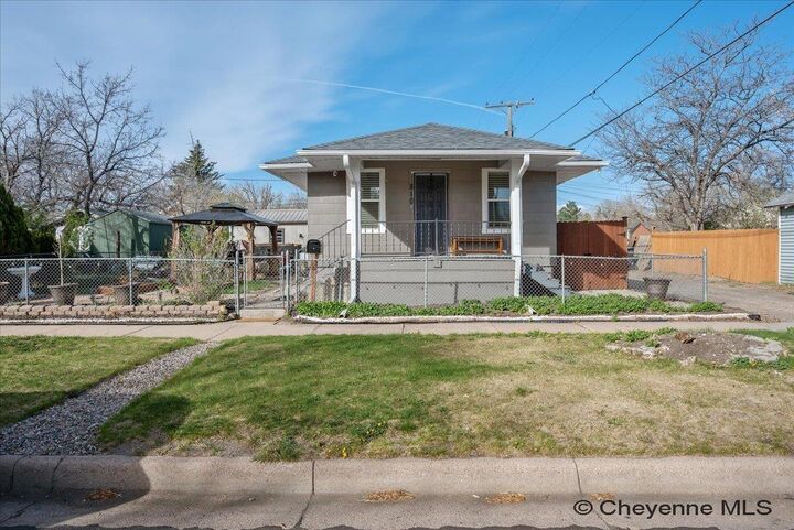 Property Photo:  810 Maxwell Ave  WY 82007 
