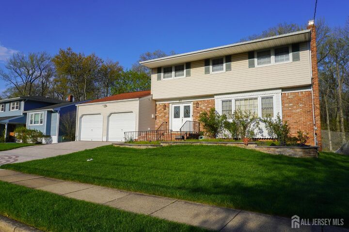 Property Photo:  32 Eileen Way  NJ 08837 