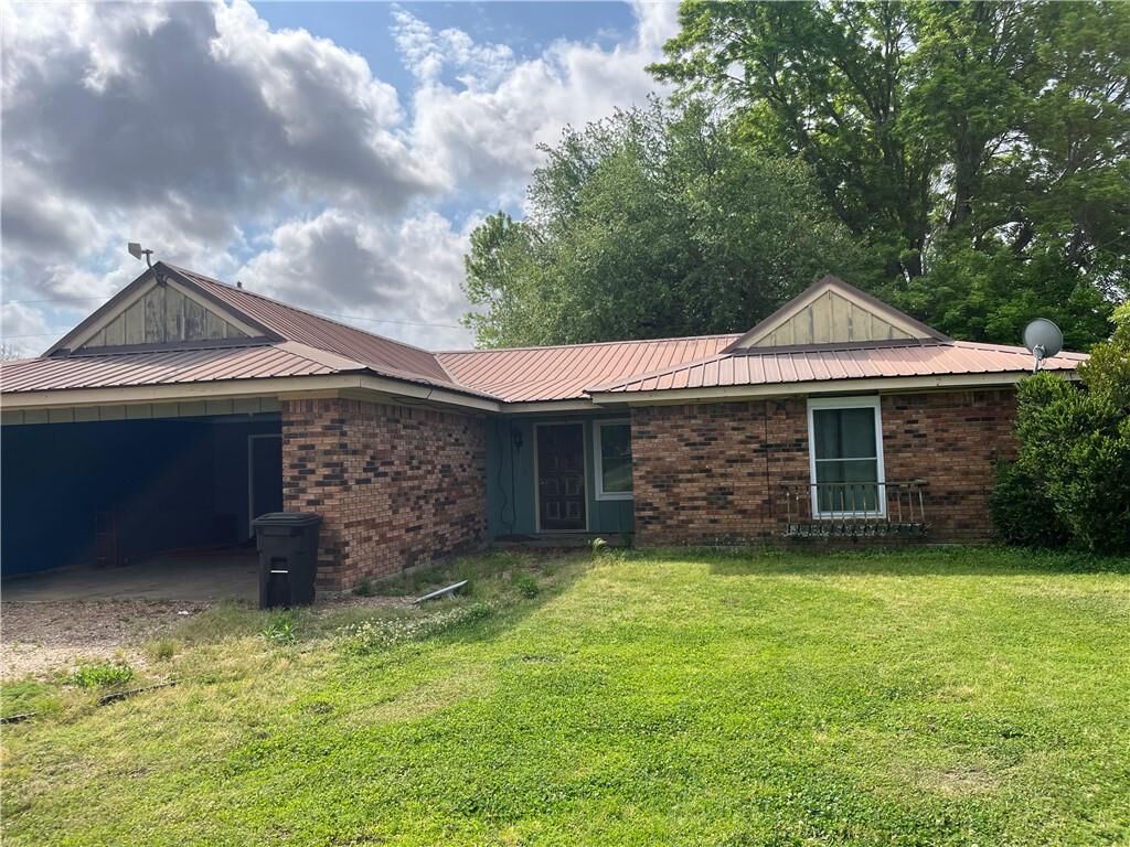 Property Photo: 6855 Highway 129 LA 71354