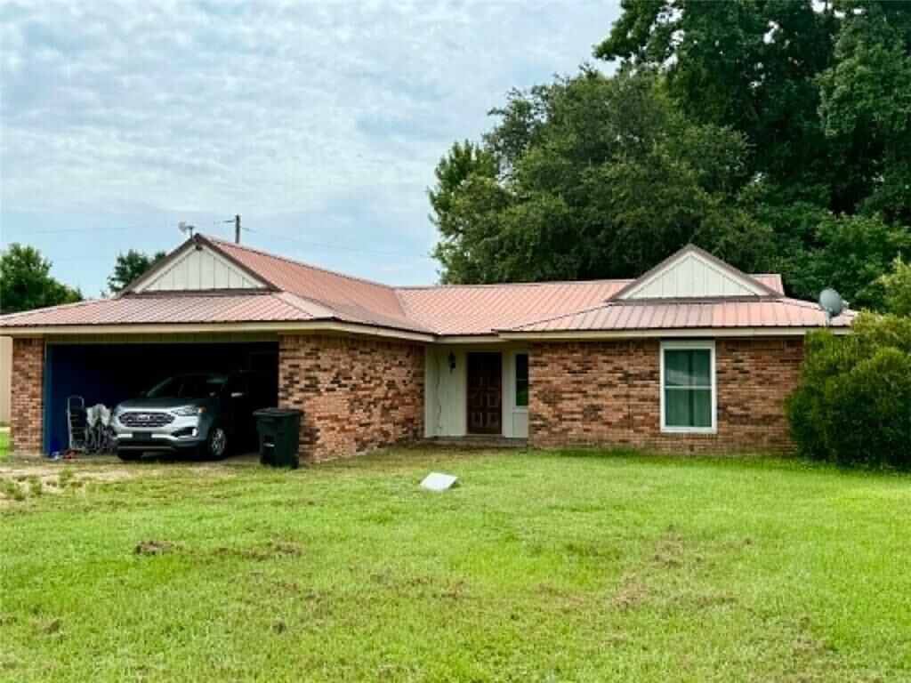 Property Photo: 6855 Highway 129 LA 71354