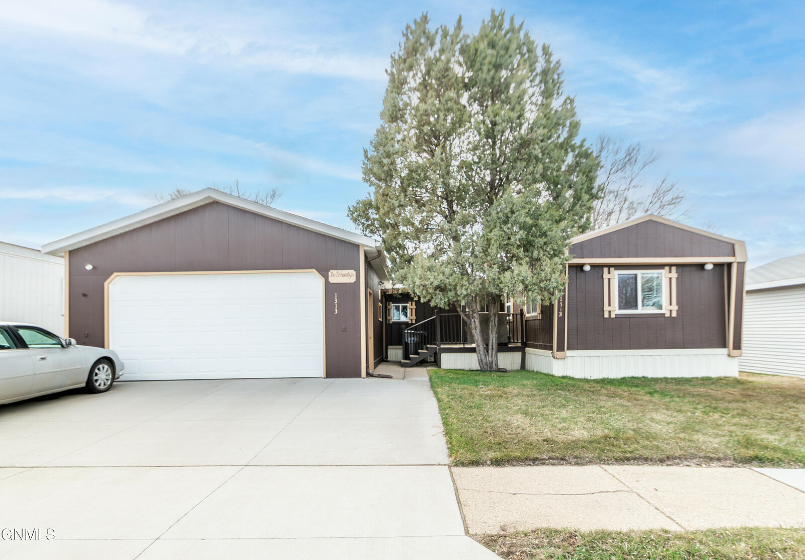 Property Photo:  1313 9th Avenue SE  ND 58554 