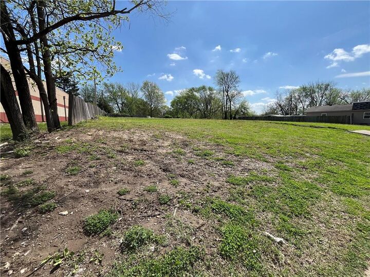 Property Photo:  2335 S Sterling Avenue  MO 64052 