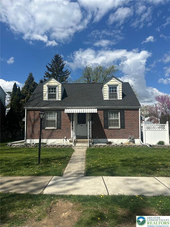 Property Photo:  1929 E Pennsylvania Street  PA 18109 