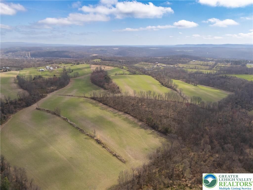 Property Photo:  151 Sunrise Boulevard  PA 18343 