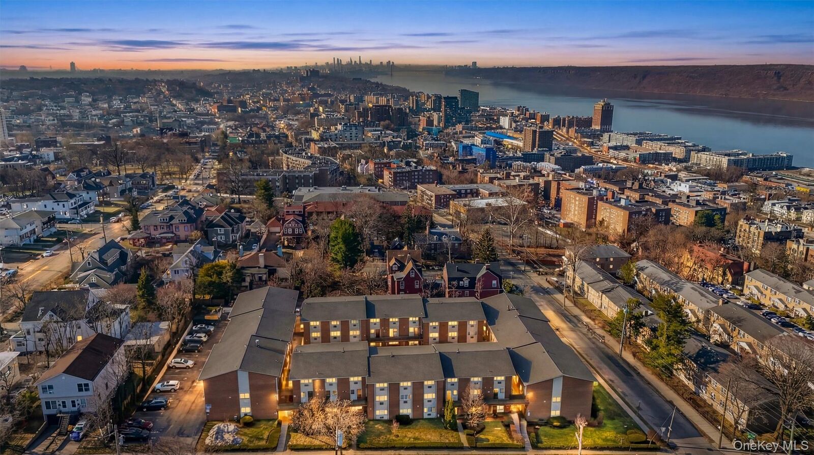 Property Photo:  150 Glenwood Avenue F5  NY 10703 