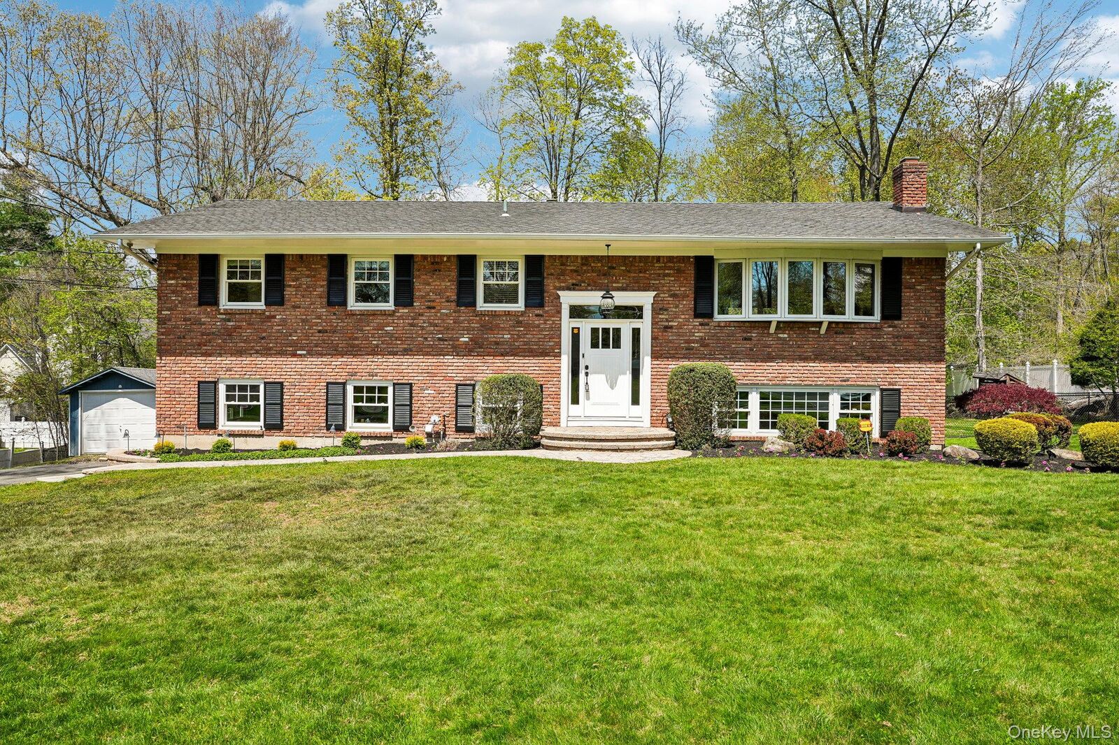 Property Photo:  10 Little Brook Lane  NY 10956 